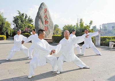 老年人可以选择的健身运动有哪些？老年人进行力量训练需注意什么(图1)