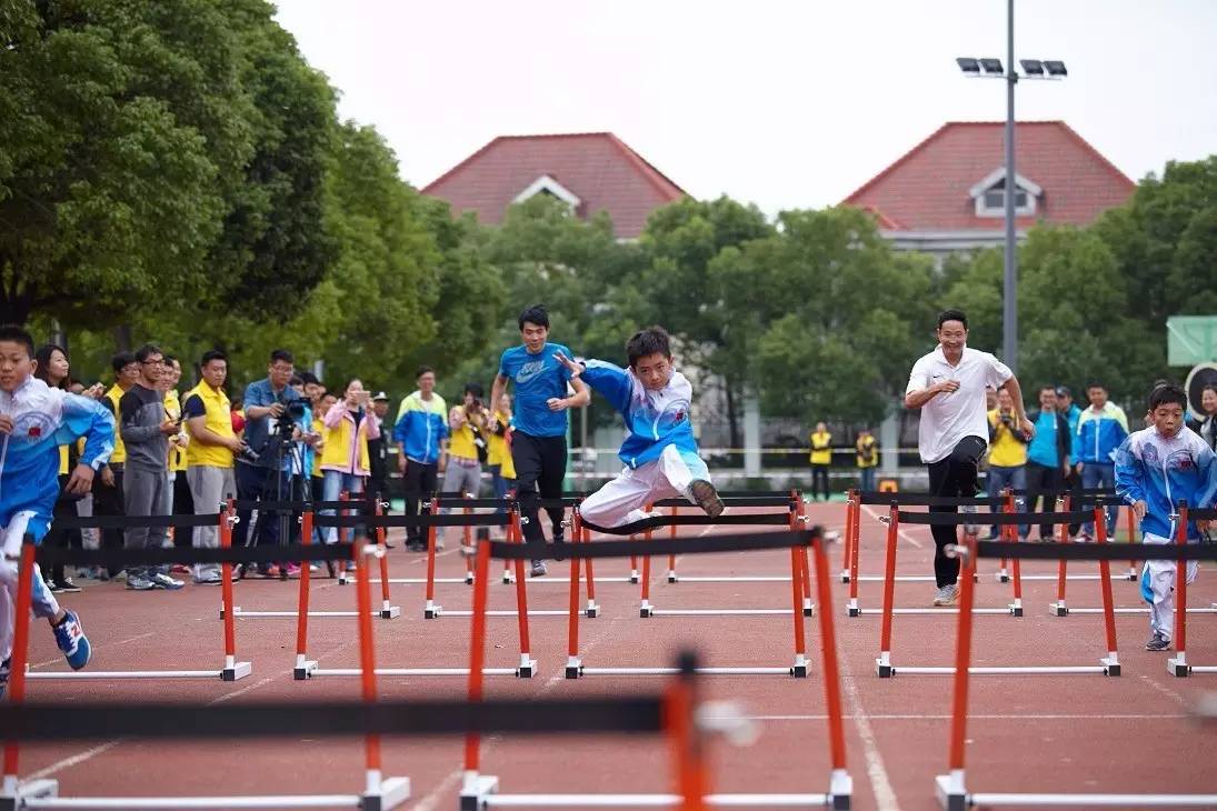 上海小学生趣味田径运动会精彩组图(图2)