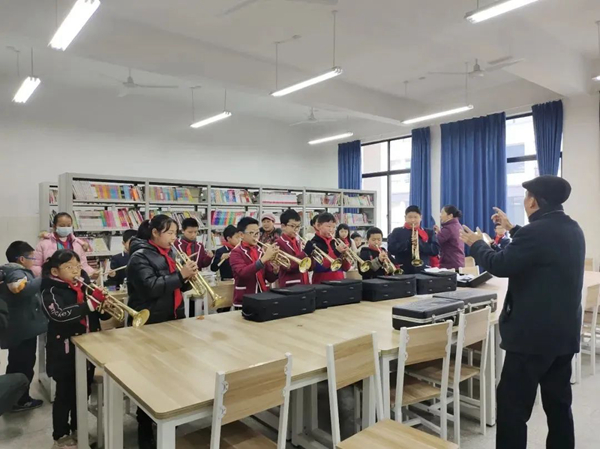 江山市峡口小学：银龄教师廿年志不移一片丹心润桃李(图2)