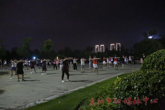 Beat365中国在线体育东阳“夜间运动热”兴起一起感受夏夜的风！(图4)