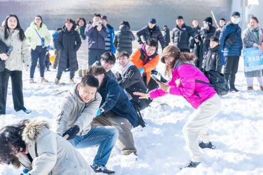 “第十届全国大众冰雪季”青岛站暨青岛市第五届冬季全民健身运动会雪上运动会举办(图1)