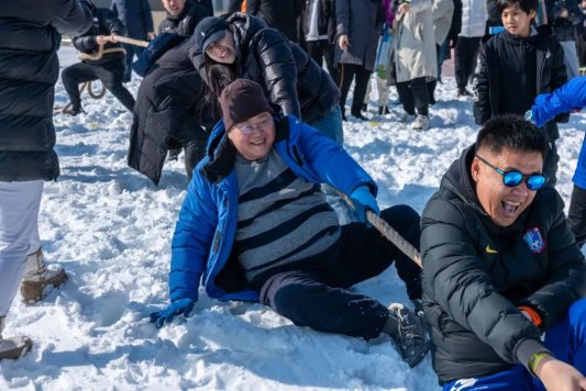 “第十届全国大众冰雪季”青岛站暨青岛市第五届冬季全民健身运动会雪上运动会举办(图2)